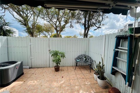 Купить таунхаус в Майами, Флорида 2 спальни, 111.48м2, № 2035980 - фото 20