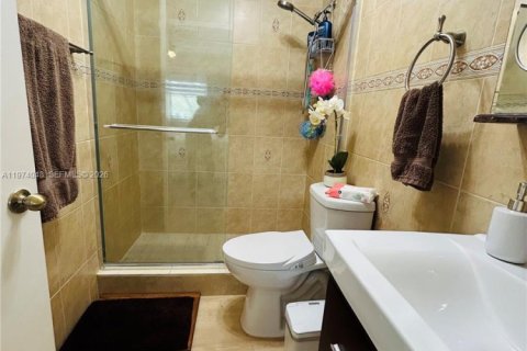 Купить таунхаус в Майами, Флорида 2 спальни, 111.48м2, № 2035980 - фото 18