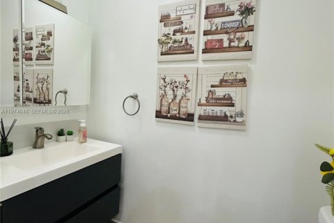 Купить таунхаус в Майами, Флорида 2 спальни, 111.48м2, № 2035980 - фото 10