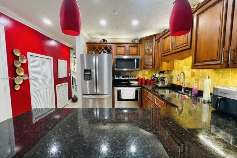 Купить таунхаус в Майами, Флорида 2 спальни, 111.48м2, № 2035980 - фото 6