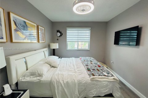 Купить таунхаус в Майами, Флорида 2 спальни, 111.48м2, № 2035980 - фото 16