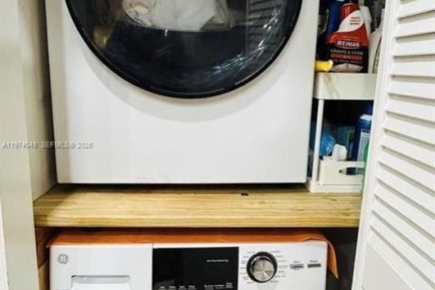 Купить таунхаус в Майами, Флорида 2 спальни, 111.48м2, № 2035980 - фото 22