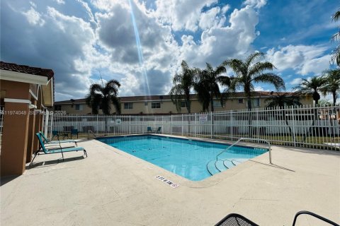 Купить таунхаус в Майами, Флорида 2 спальни, 111.48м2, № 2035980 - фото 23