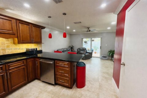 Купить таунхаус в Майами, Флорида 2 спальни, 111.48м2, № 2035980 - фото 8