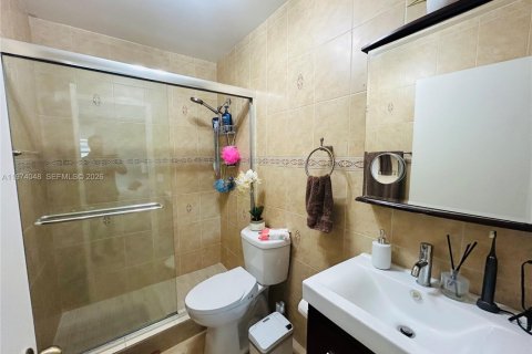 Купить таунхаус в Майами, Флорида 2 спальни, 111.48м2, № 2035980 - фото 19