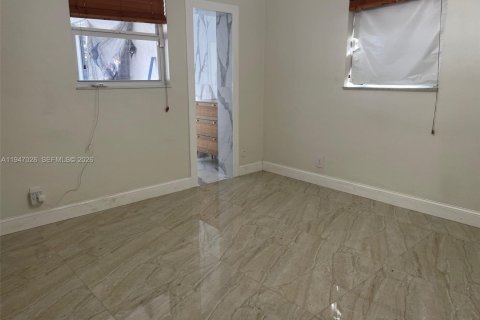 House in Miami, Florida 3 bedrooms, 232.26 sq.m. № 2003236 - photo 19