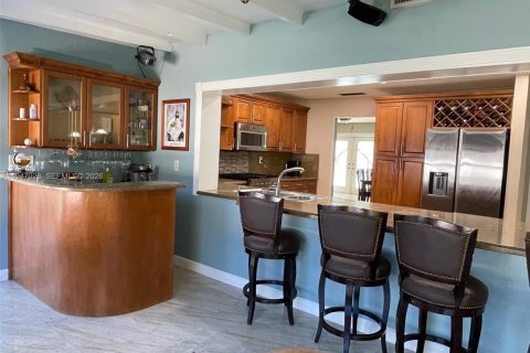 House in Miami, Florida 3 bedrooms, 232.26 sq.m. № 2003236 - photo 8