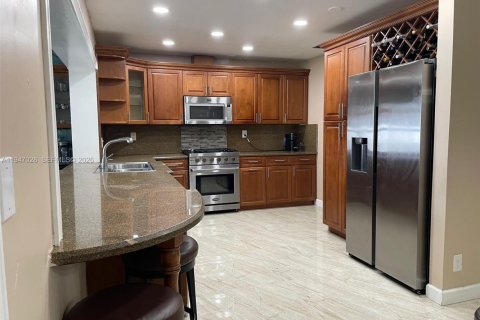 House in Miami, Florida 3 bedrooms, 232.26 sq.m. № 2003236 - photo 7