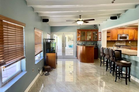 House in Miami, Florida 3 bedrooms, 232.26 sq.m. № 2003236 - photo 9