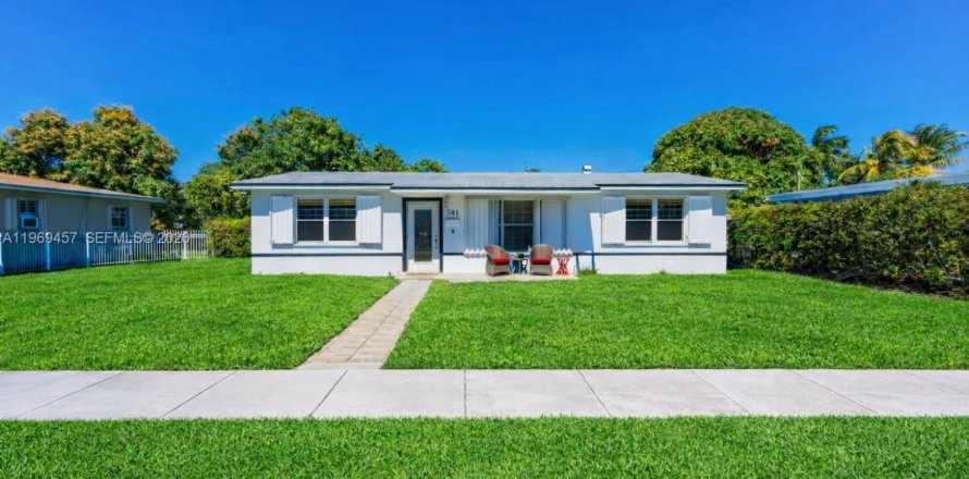 Casa en Miami Gardens, Florida 3 dormitorios, 102.56 m2 № 2032008