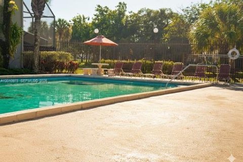 Touwnhouse à vendre à Miami, Floride: 3 chambres, 113.15 m2 № 2076680 - photo 21