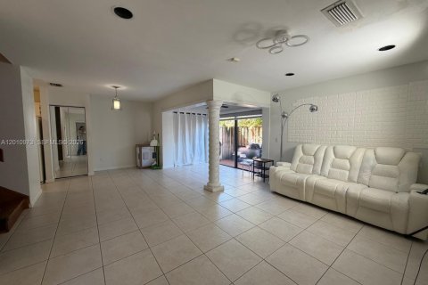Touwnhouse à vendre à Miami, Floride: 3 chambres, 113.15 m2 № 2076680 - photo 6