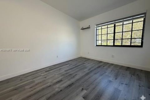 Touwnhouse à vendre à Miami, Floride: 3 chambres, 113.15 m2 № 2076680 - photo 12