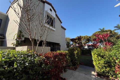 Touwnhouse à vendre à Miami, Floride: 3 chambres, 113.15 m2 № 2076680 - photo 2