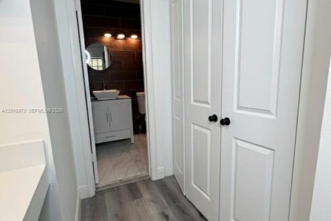 Touwnhouse à vendre à Miami, Floride: 3 chambres, 113.15 m2 № 2076680 - photo 13