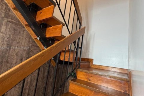 Touwnhouse à vendre à Miami, Floride: 3 chambres, 113.15 m2 № 2076680 - photo 11