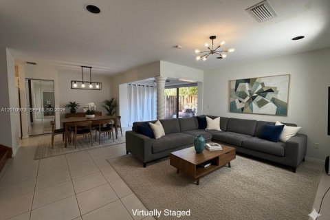 Touwnhouse à vendre à Miami, Floride: 3 chambres, 113.15 m2 № 2076680 - photo 5