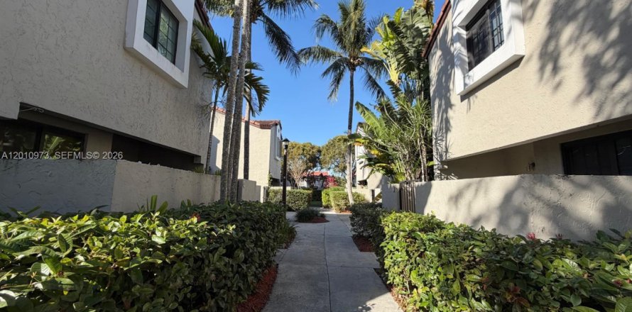 Touwnhouse à Miami, Floride 3 chambres, 113.15 m2 № 2076680