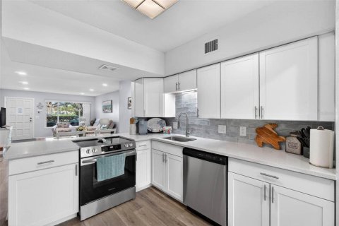 Copropriété à vendre à Clearwater, Floride: 2 chambres, 102.19 m2 № 2143967 - photo 13