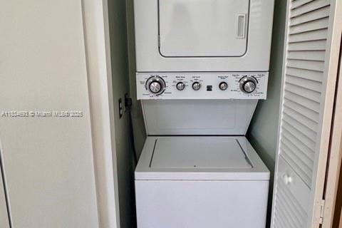 Condo in Miami, Florida, 2 bedrooms  № 1818220 - photo 15