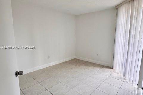 Condo in Miami, Florida, 2 bedrooms  № 1818220 - photo 7