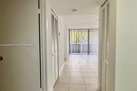 Condo in Miami, Florida, 2 bedrooms  № 1818220 - photo 4
