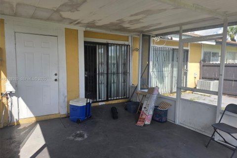 Adosado en venta en Miami Gardens, Florida, 2 dormitorios, 84.54 m2 № 2428202 - foto 4