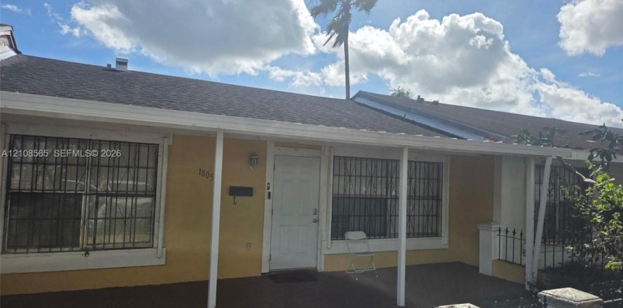 Adosado en Miami Gardens, Florida 2 dormitorios, 84.54 m2 № 2428202
