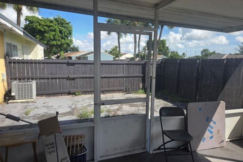 Adosado en venta en Miami Gardens, Florida, 2 dormitorios, 84.54 m2 № 2428202 - foto 10