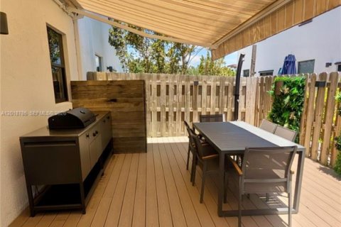 Townhouse in Miami, Florida 3 bedrooms, 128.02 sq.m. № 2077908 - photo 30