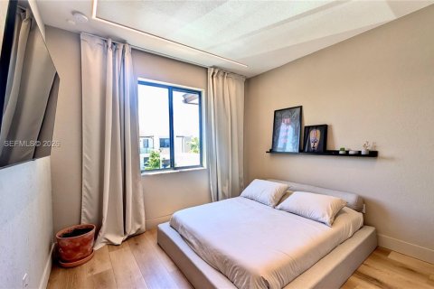 Townhouse in Miami, Florida 3 bedrooms, 128.02 sq.m. № 2077908 - photo 26