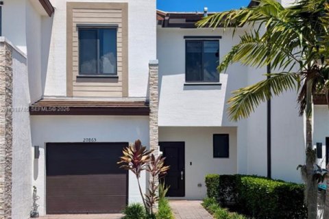 Townhouse in Miami, Florida 3 bedrooms, 128.02 sq.m. № 2077908