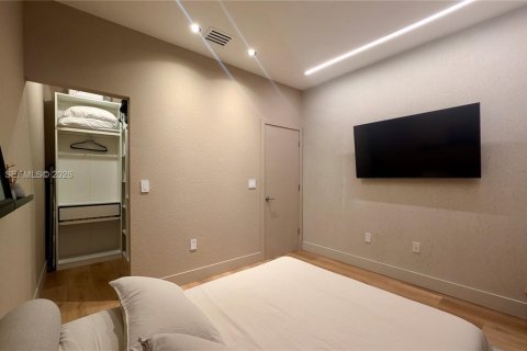 Townhouse in Miami, Florida 3 bedrooms, 128.02 sq.m. № 2077908 - photo 25