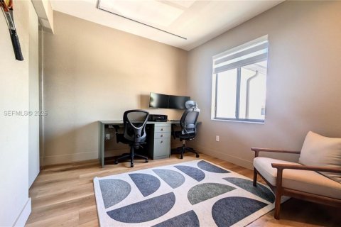 Townhouse in Miami, Florida 3 bedrooms, 128.02 sq.m. № 2077908 - photo 28
