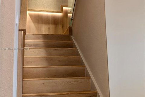 Townhouse in Miami, Florida 3 bedrooms, 128.02 sq.m. № 2077908 - photo 15