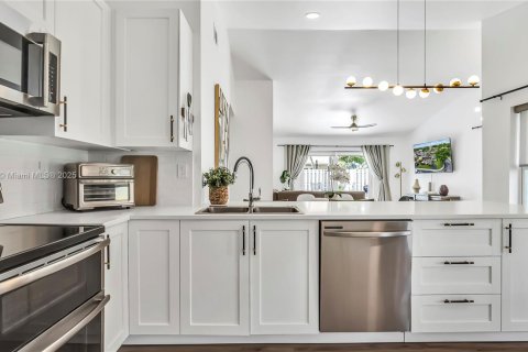 Casa en alquiler en Davie, Florida, 3 dormitorios, 116.03 m2 № 1953433 - foto 4