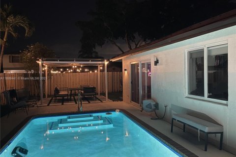 Casa en alquiler en Davie, Florida, 3 dormitorios, 116.03 m2 № 1953433 - foto 27