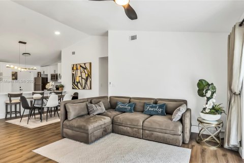 Casa en alquiler en Davie, Florida, 3 dormitorios, 116.03 m2 № 1953433 - foto 19