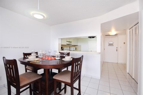 Condominio en alquiler en Miami Beach, Florida, 1 dormitorio, 78.78 m2 № 1896801 - foto 4