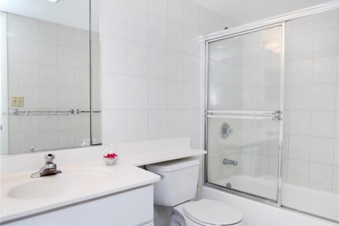 Condominio en alquiler en Miami Beach, Florida, 1 dormitorio, 78.78 m2 № 1896801 - foto 10