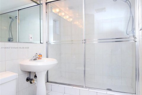 Condominio en alquiler en Miami Beach, Florida, 1 dormitorio, 78.78 m2 № 1896801 - foto 11