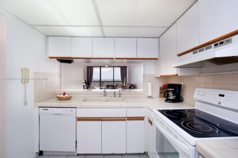 Condominio en alquiler en Miami Beach, Florida, 1 dormitorio, 78.78 m2 № 1896801 - foto 6