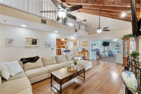 House in Coral Springs, Florida 6 bedrooms, 357.3 sq.m. № 2064817 - photo 5