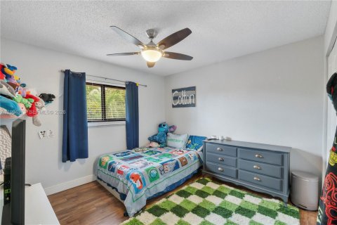 House in Coral Springs, Florida 6 bedrooms, 357.3 sq.m. № 2064817 - photo 18