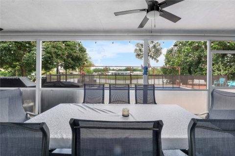 House in Coral Springs, Florida 6 bedrooms, 357.3 sq.m. № 2064817 - photo 30