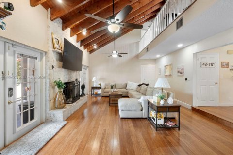 House in Coral Springs, Florida 6 bedrooms, 357.3 sq.m. № 2064817 - photo 4