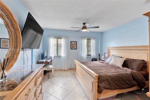 House in Coral Springs, Florida 6 bedrooms, 357.3 sq.m. № 2064817 - photo 27