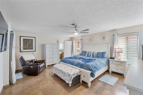 House in Coral Springs, Florida 6 bedrooms, 357.3 sq.m. № 2064817 - photo 10