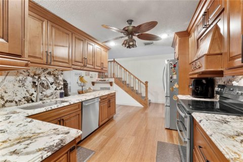 House in Coral Springs, Florida 6 bedrooms, 357.3 sq.m. № 2064817 - photo 6