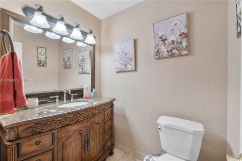 House in Coral Springs, Florida 6 bedrooms, 357.3 sq.m. № 2064817 - photo 28